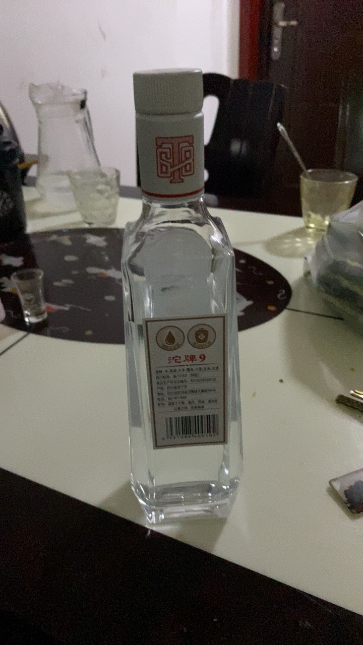 白酒图片实拍晚上图片