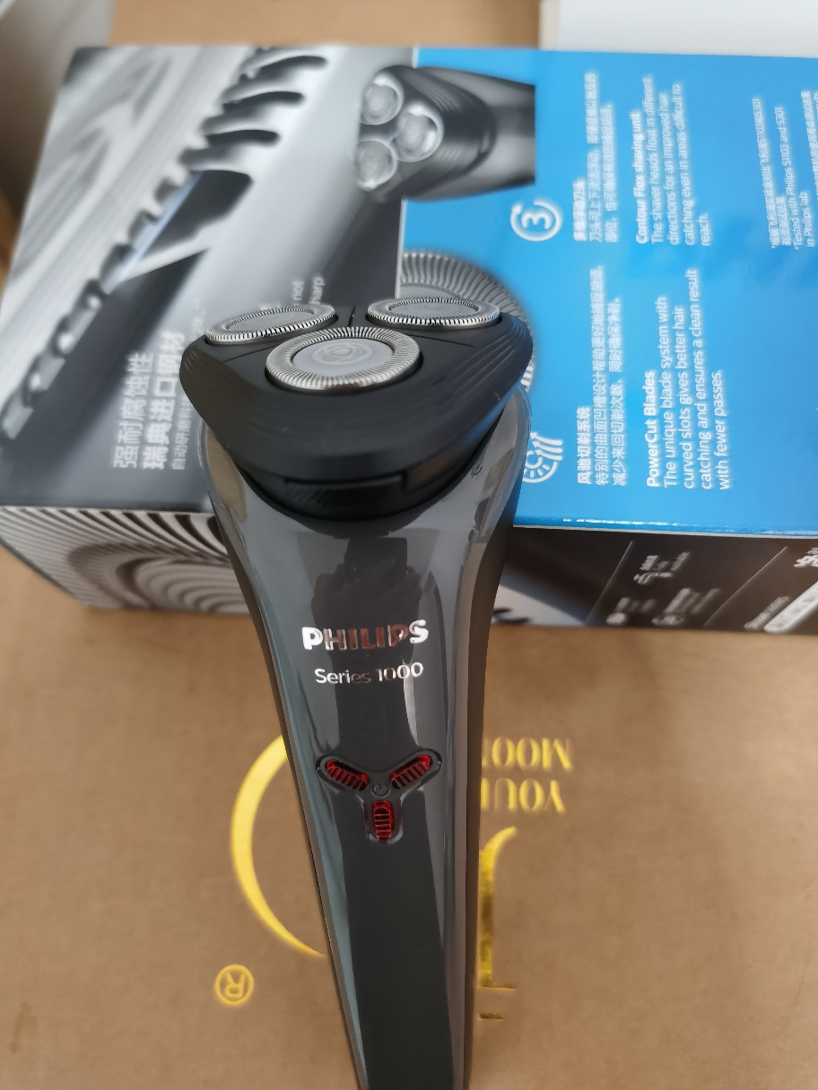 飞利浦(philips)s1102/02男士电动剃须刀 全身水洗 充电式剃胡刀 胡须