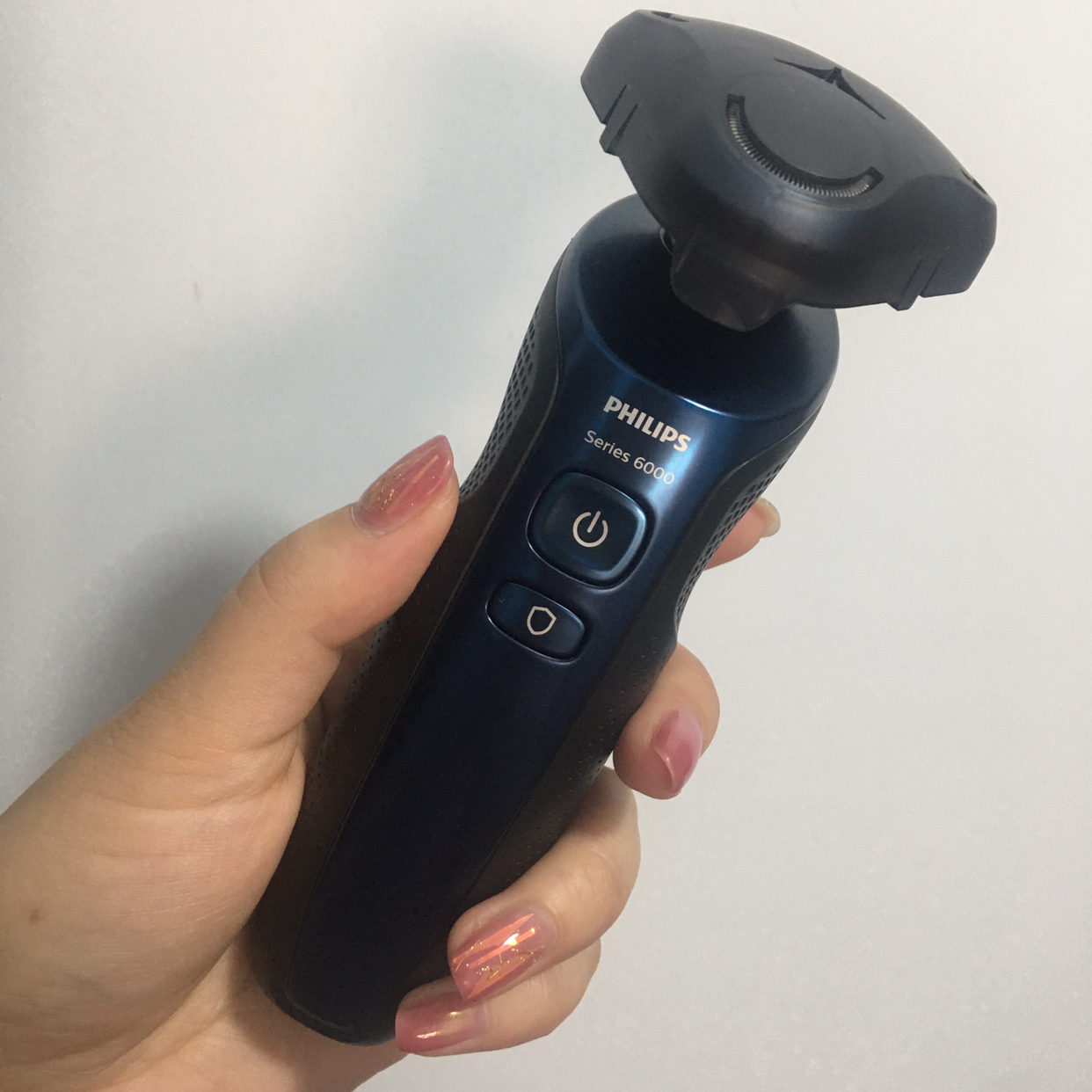 飞利浦(philips)充电式男士电动胡子修剪器官方正品水洗刮胡刀s6550