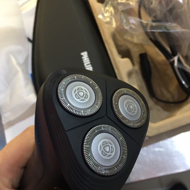飞利浦(philips)电动剃须刀 s1203/02旋转式三刀头 充电式男士刮胡刀