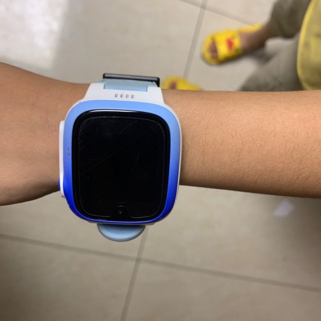 > 小天才电话手表 q2天镜蓝 游泳防水定位高清视频移动联通4g新品立体