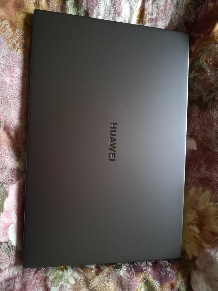 华为matebook d 14笔记本电脑 深空灰 锐龙版r5 16 512gb 固态硬盘