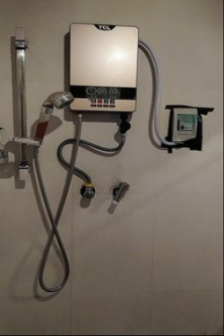 tcl即热式电热水器电家用卫生间加热器速热洗澡器小型淋浴加热宝即开