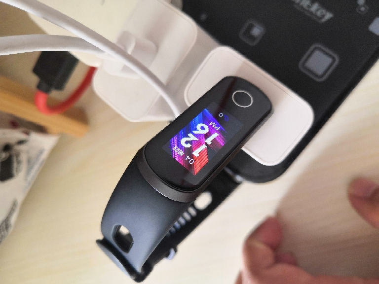 华为(huawei)荣耀手环5i 触控大彩屏 表盘市场 usb随充 心率血氧睡眠