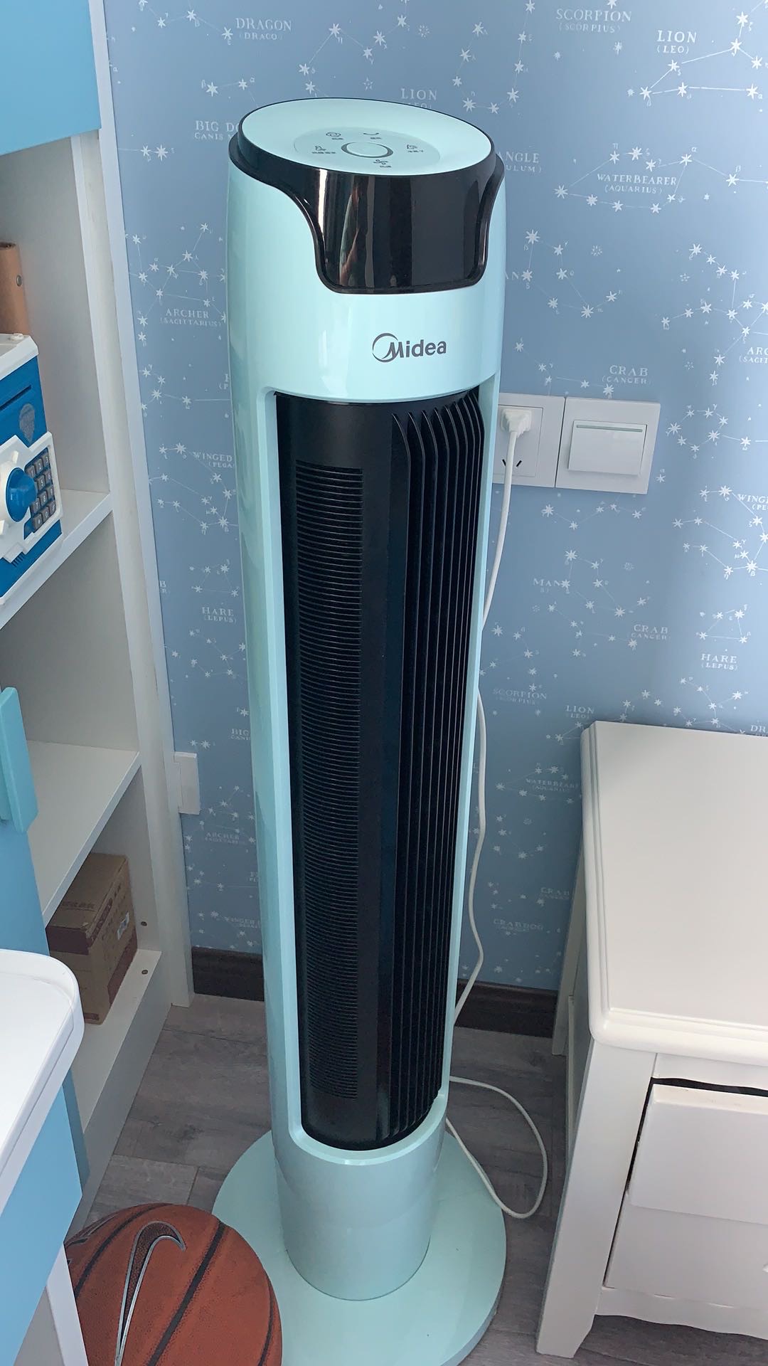 美的电风扇无叶落地扇遥控塔扇家用 zad09pb 静音母婴立式遥控定时