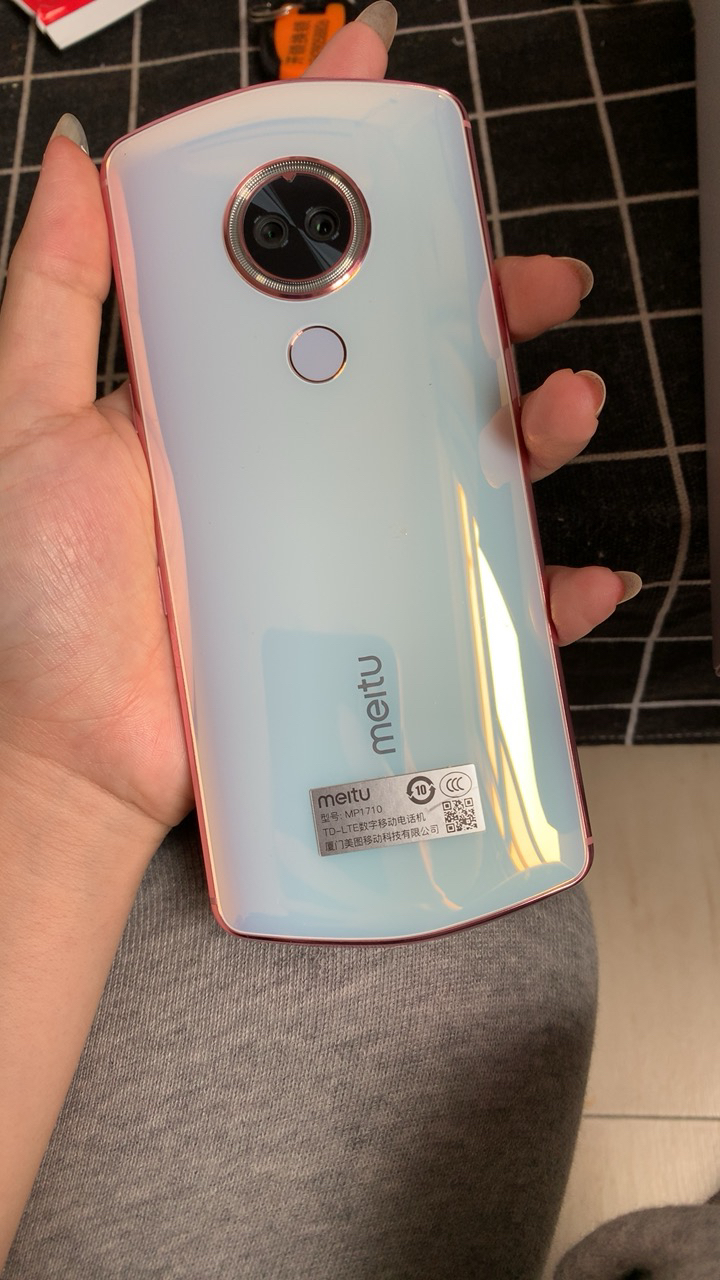 美图(meitu)t9 全网通双卡4g 智能手机 幻彩白 限量版4g 128g晒单图