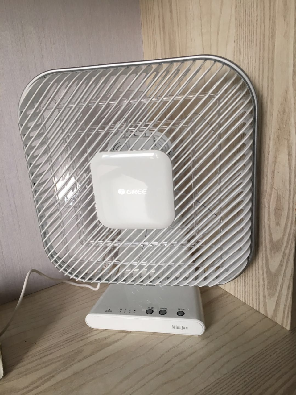 格力家用台式宿舍办公室静音直流变频电风扇迷你小台扇方形设计fstz-2