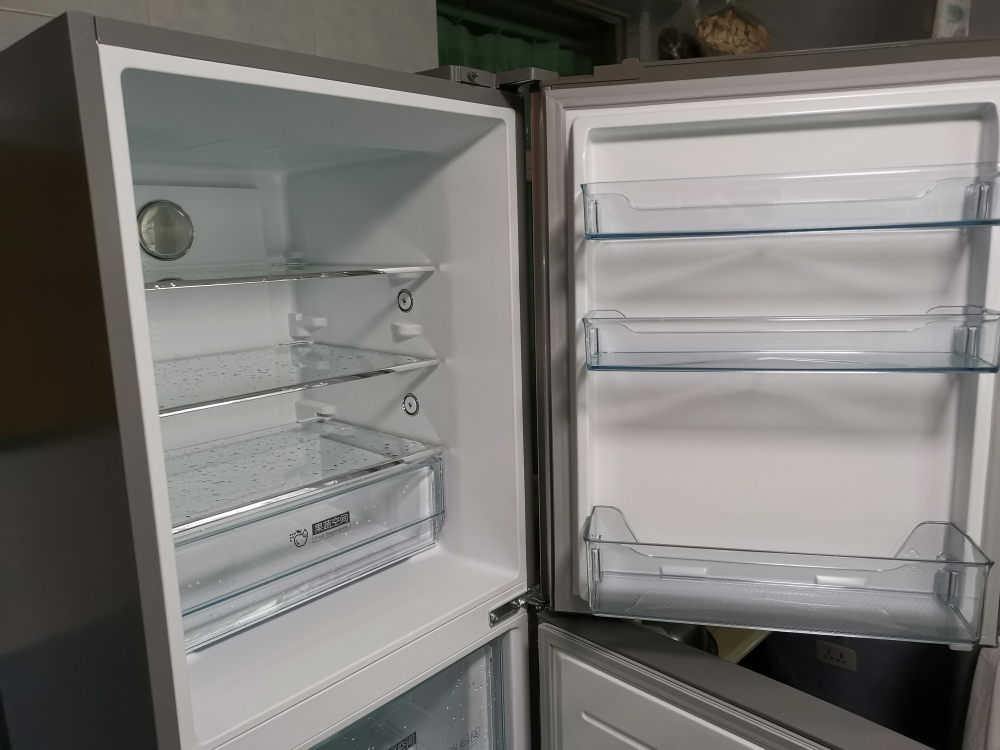 美的(midea)bcd-260wtpzm(e)260升三门冰箱 双变频一级能效 小型家用