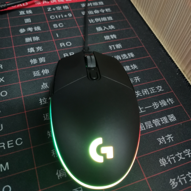 罗技g102第二代lightsync游戏鼠标游戏级8000dpi传感器约1680万色流光