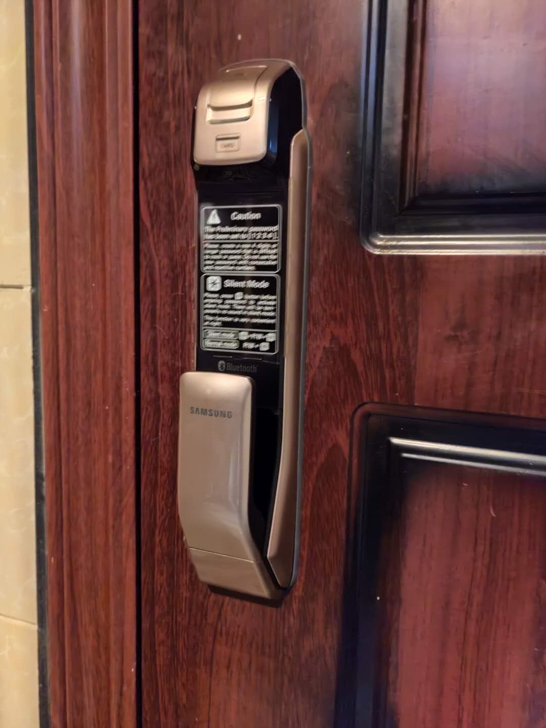 三星电子指纹门锁