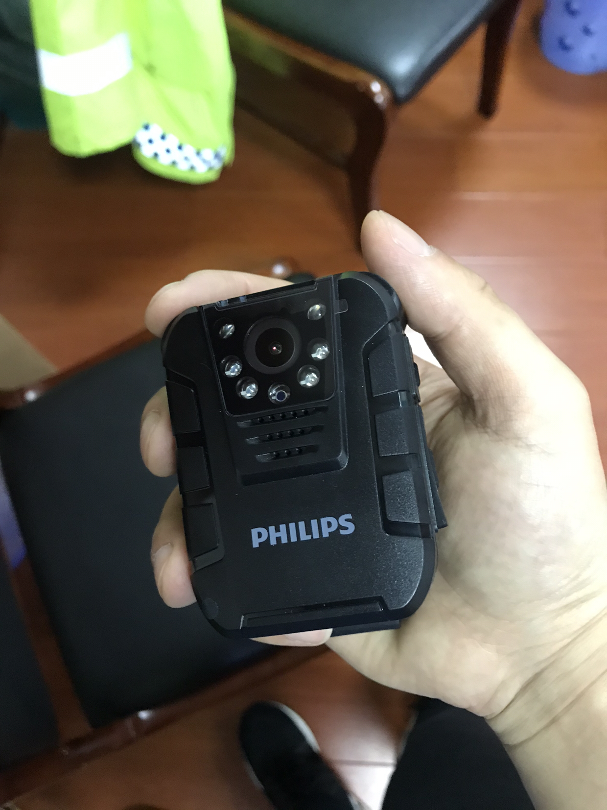 飞利浦vtr8100执法记录仪高清夜视现场音频胸前佩戴便携小型录像器