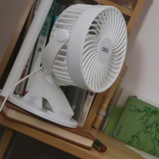 得力deli3688风扇usb迷你5寸小电风扇三用合一床上办公夹式桌面宿舍