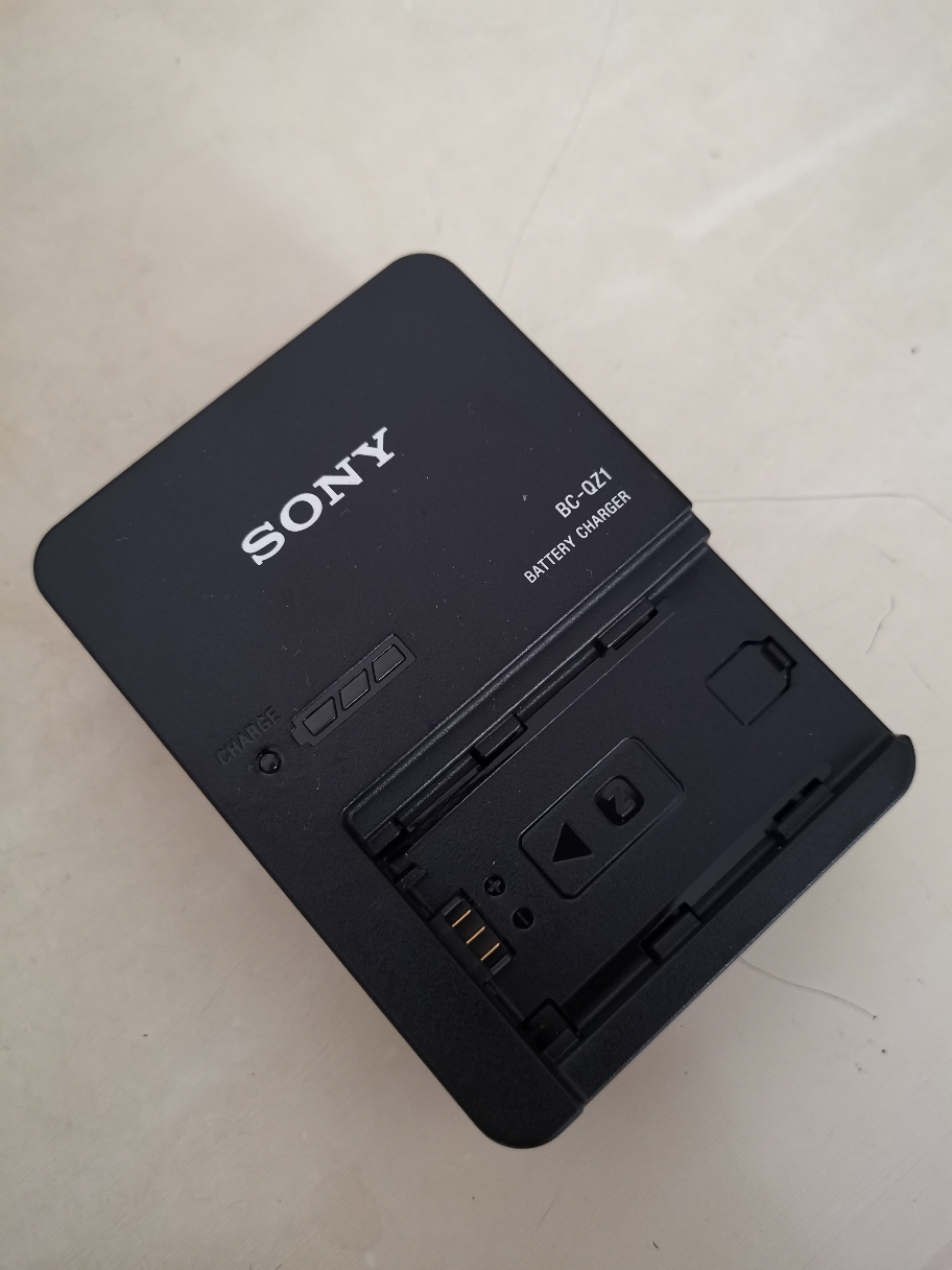 索尼(sony) bc-qz1 原装数码相机充电器 适用于索尼微单相机a9 a7m3