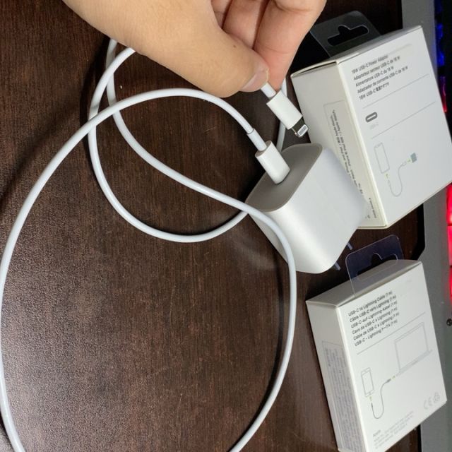 apple 18w usb-c电源适配器 iphone ipad 充电器 手机 平板 快速充电