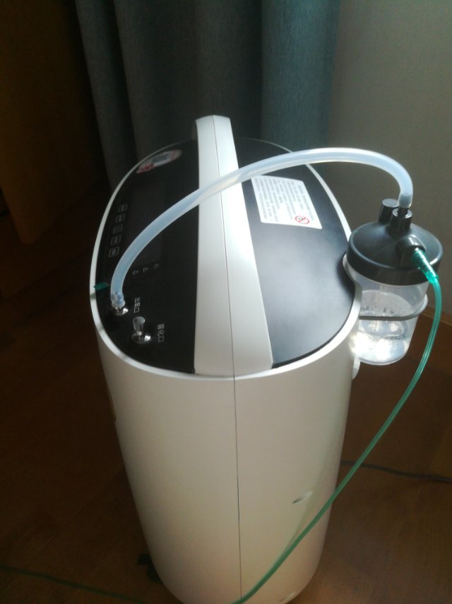 魚躍製氧機8f-5w低噪靜音款5l升機家用氧氣機醫用級老人制氧機5升吸氧