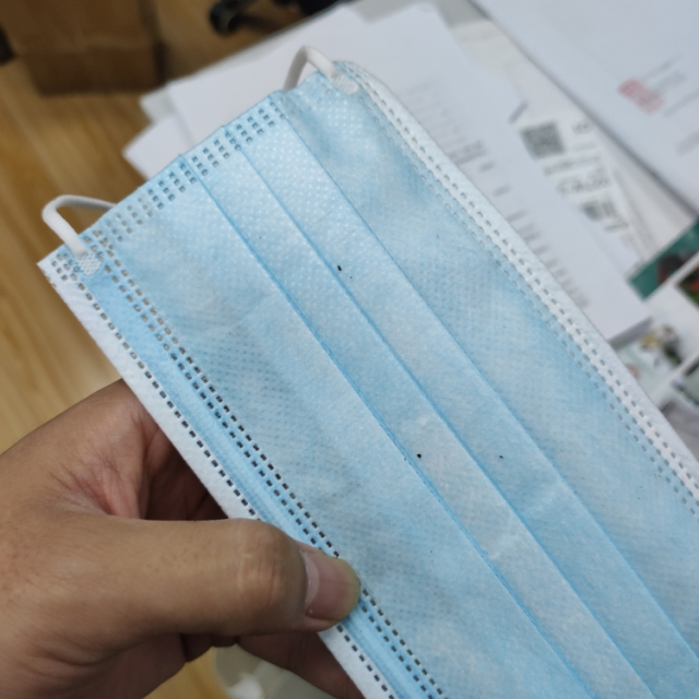 > 蓝禾医疗一次性医用50只装口罩防尘防菌防飞沫商品评价 > 打开口罩