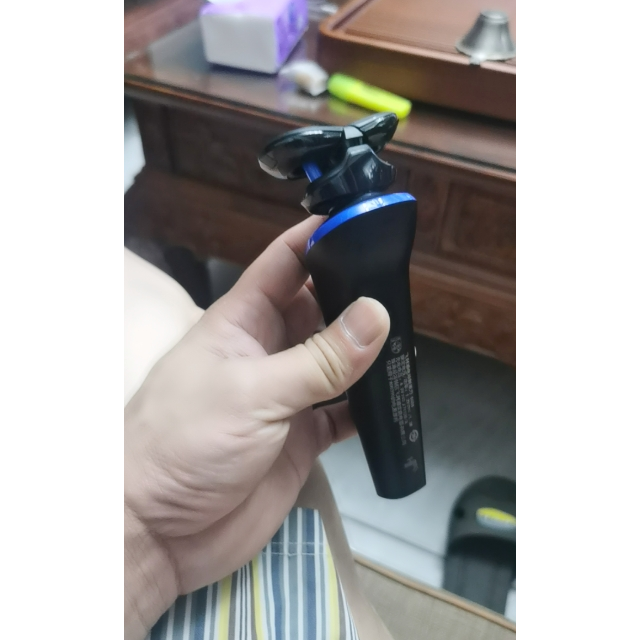 飞利浦(philips)电动剃须刀 s528 全身水洗 干湿双剃 男士 充电式 双