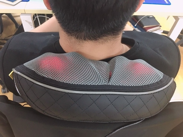 颈椎按摩器 力度可调节变速款颈椎按摩仪 颈部背部腰部腿部小型按摩器