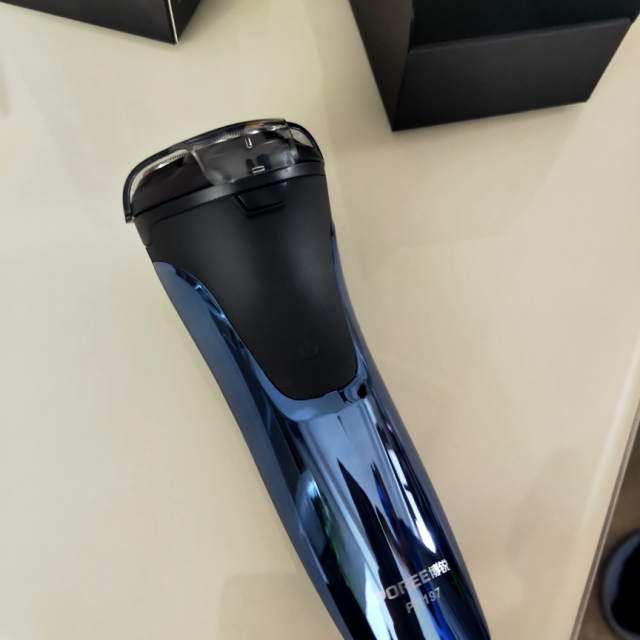 飞科flyco剃须刀博锐ps197电动男士充电式刮胡刀全身水洗旋转式三刀头