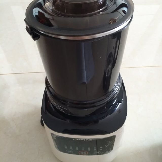 > 九阳(joyoung) 黑钻研磨杯商品评价 > 研磨杯内是不锈钢的,.