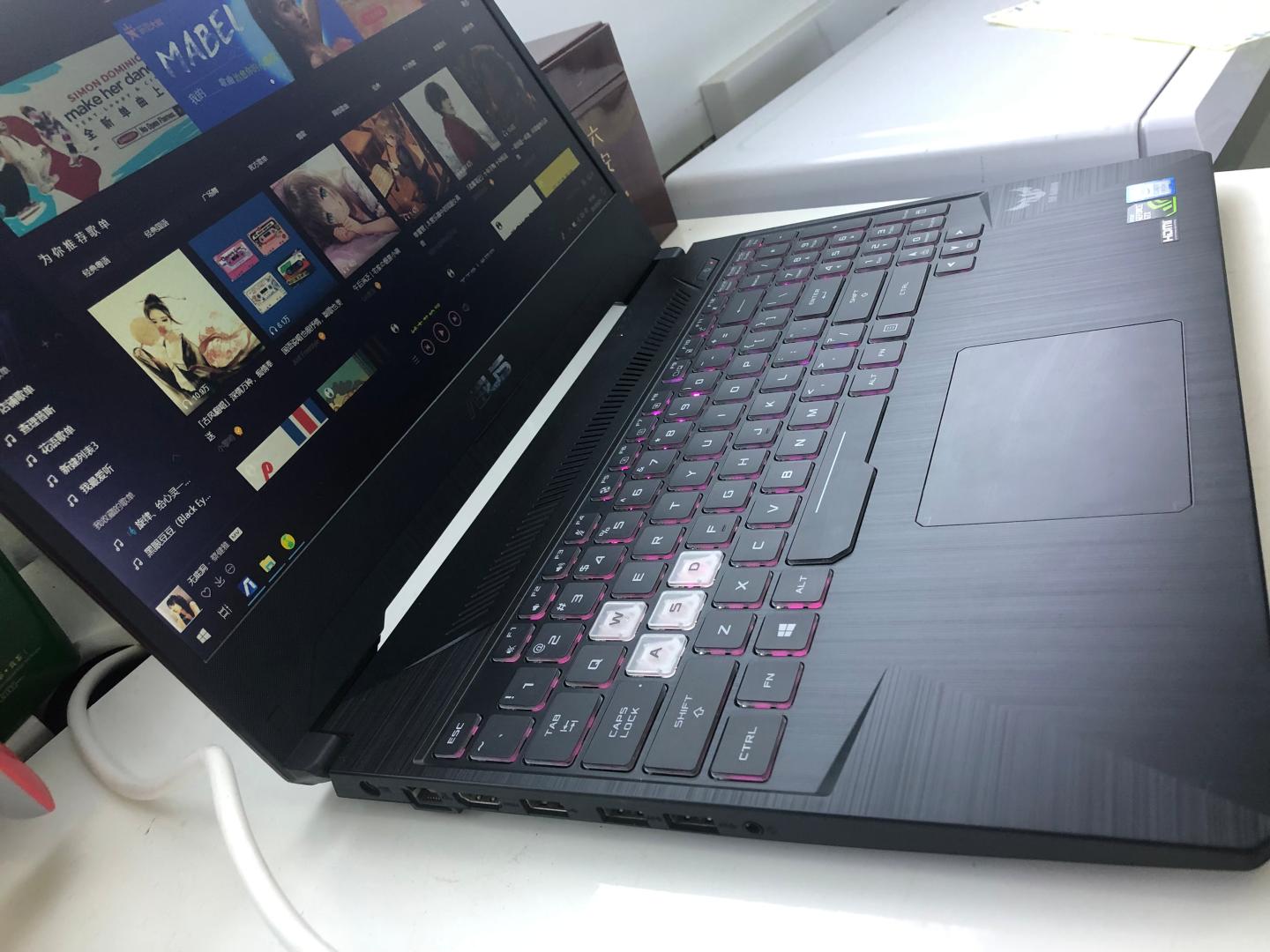 华硕飞行堡垒7fx95gt9300 i5-9300h 8g 512gb 1650-4g 窄边框发烧天选