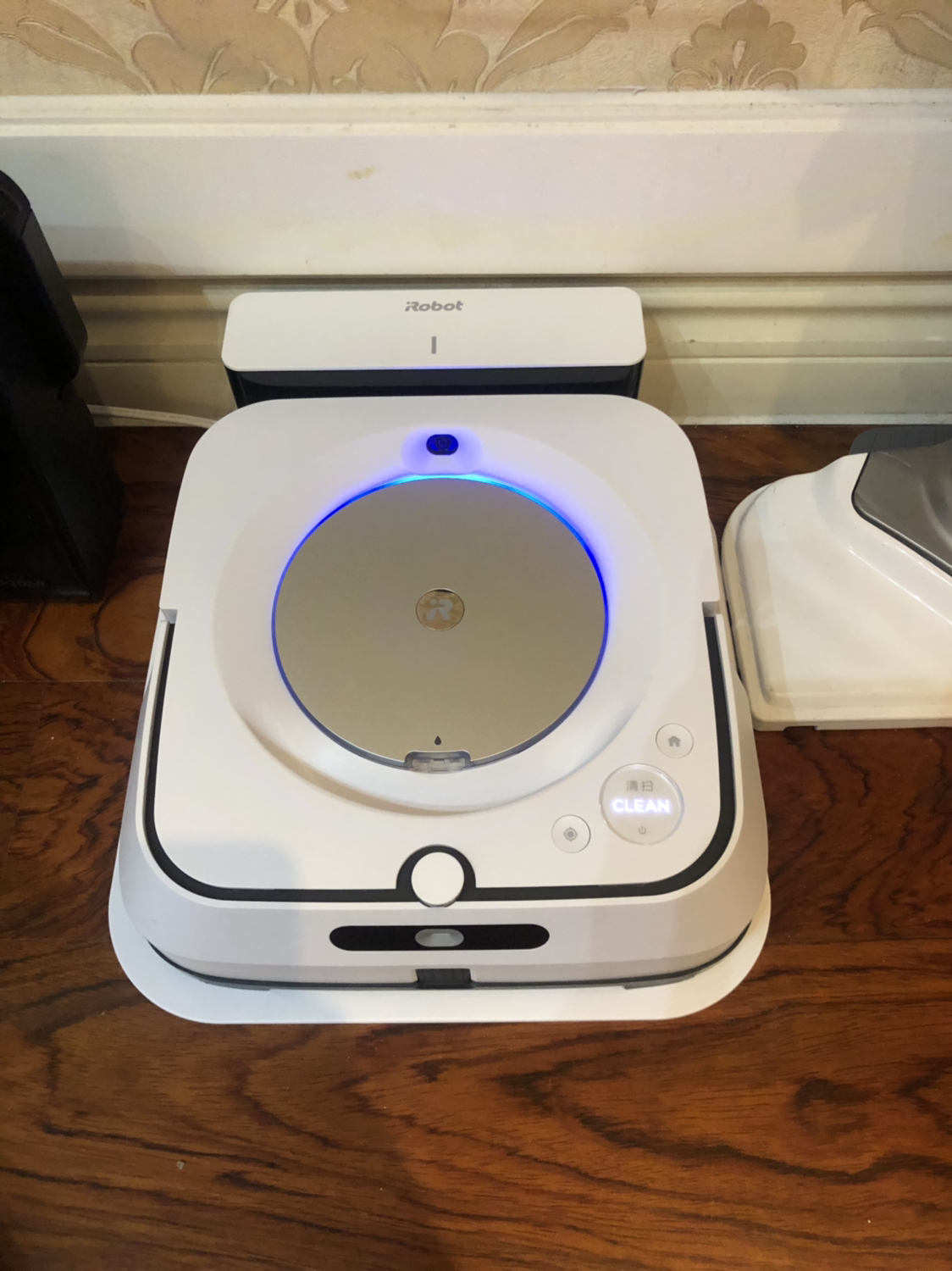 irobotm6拖地机器人 静音电动商家用喷水 洗地app无线远程操控小型