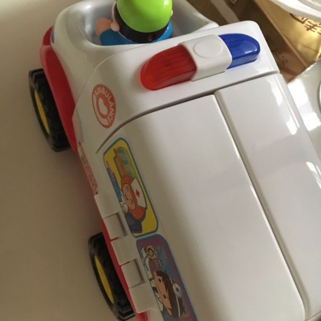汇乐玩具huiletoys全能救护车836电动音乐灯光万向车儿童过家家医具