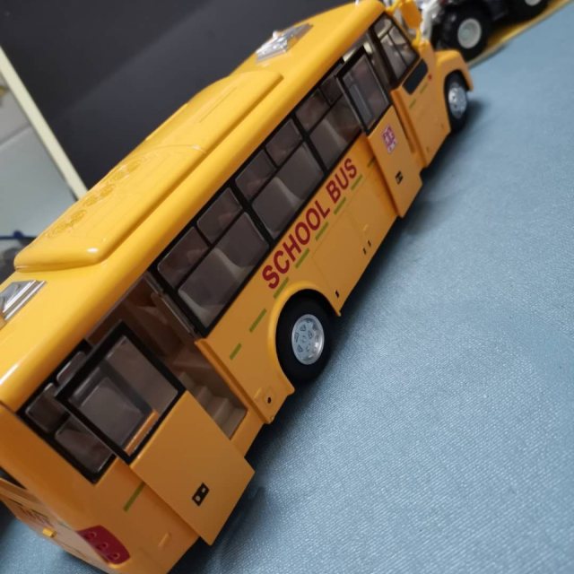 彩珀合金真人发声美国大校巴通校车巴士回力玩具车模型男孩礼物