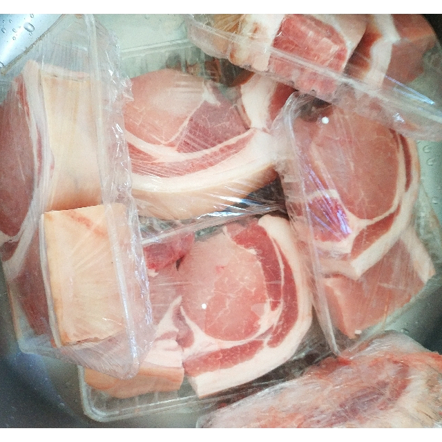 > 带皮猪后腿肉450g(鲜)商品评价 > 因为高温天,家乐福苏.