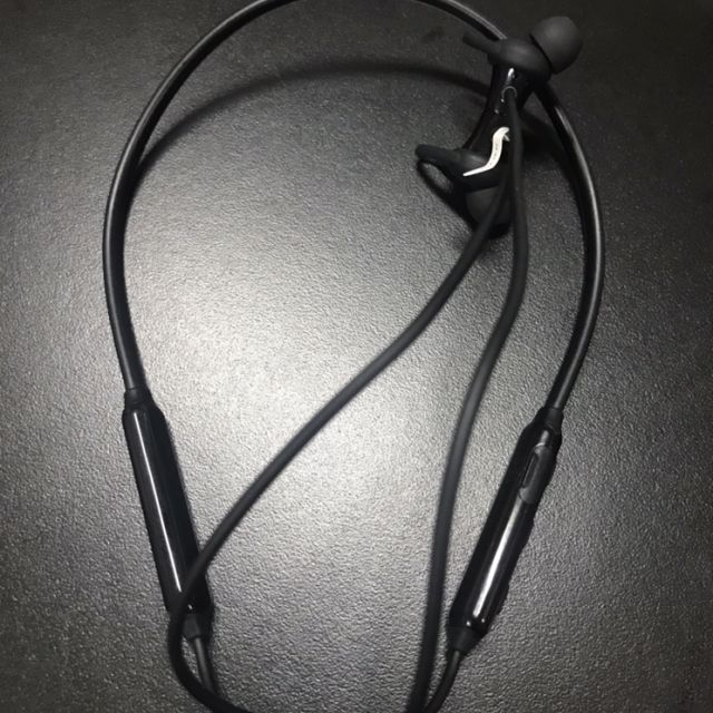 edifier漫步者w200bt颈挂版磁吸入耳式无线运动蓝牙线控耳机