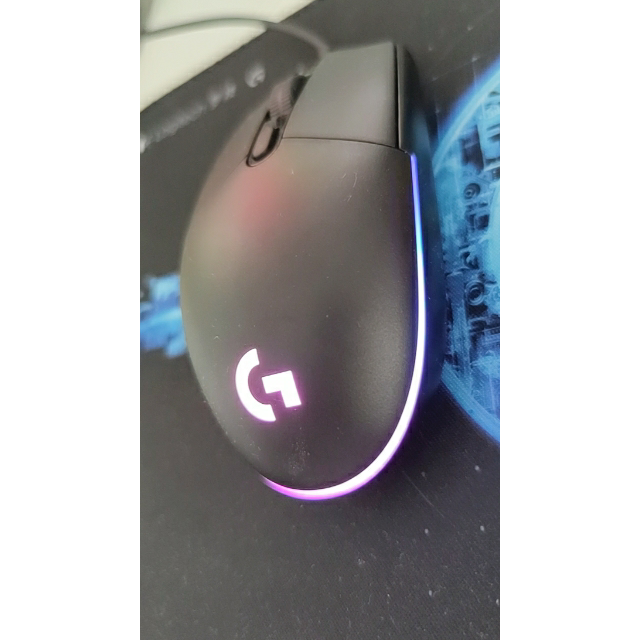 罗技g102第二代lightsync游戏鼠标游戏级8000dpi传感器约1680万色流光