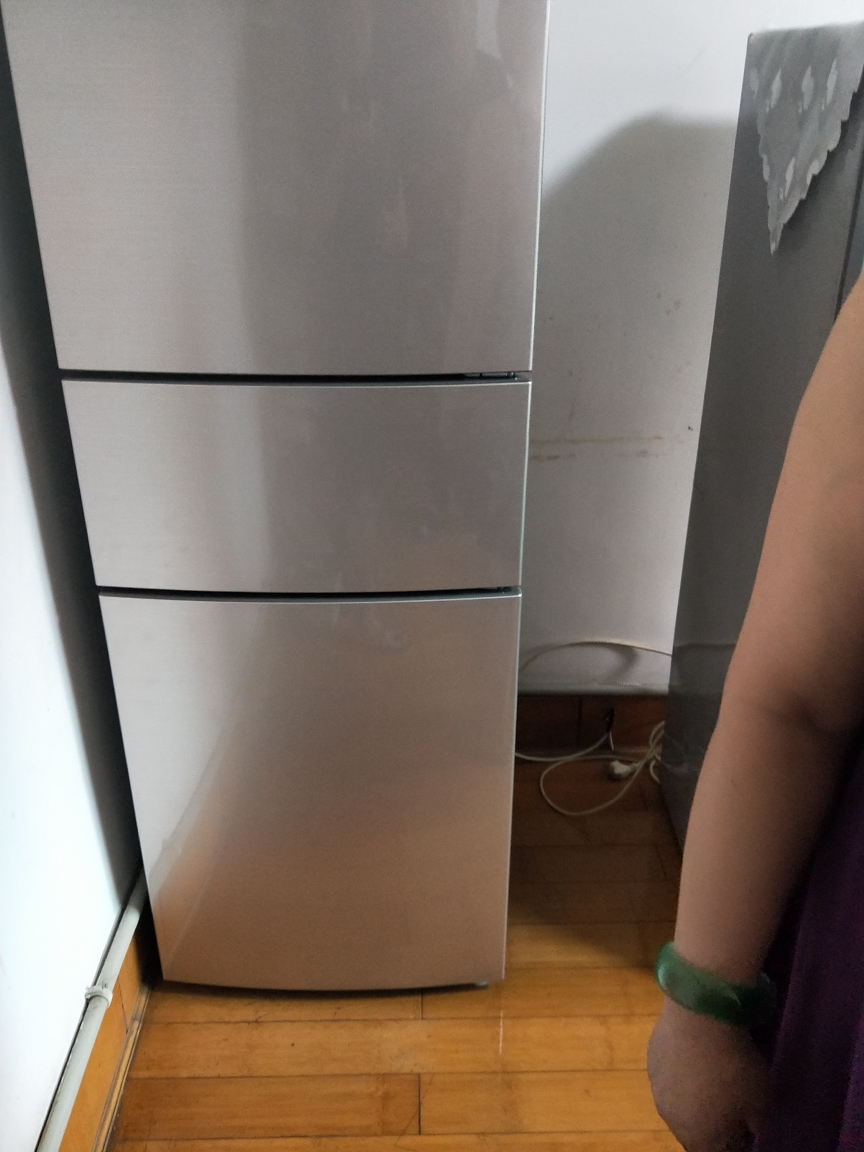 海尔(haier)bcd-213wmps 213升风冷无霜家用三门电冰箱 deo净味 金色