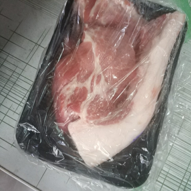 > 带皮猪前腿肉1kg(鲜)商品评价 > 肉不错很新鲜很满意回.