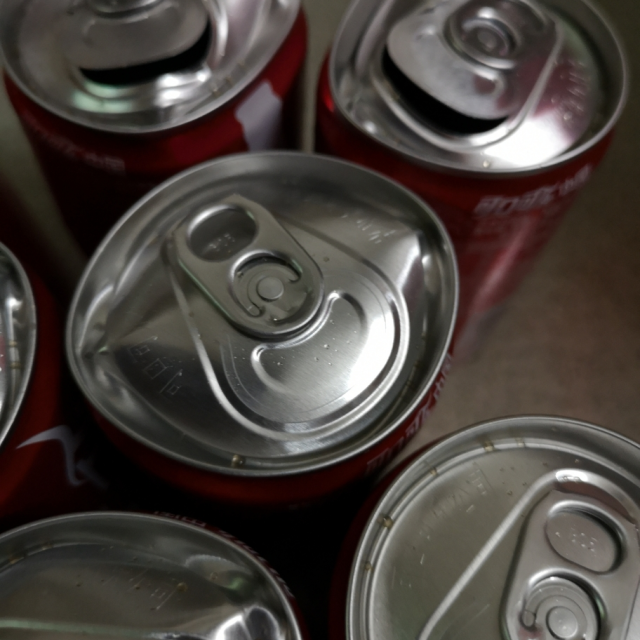 > 可口可乐迷你罐200ml*12罐商品评价 > 两箱里面有13罐都是.