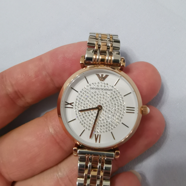 > 阿玛尼石英女表ar1926 ar1926【爆款满天星】商品评价 > 手表非常好