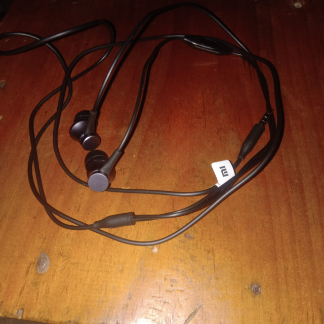 小米活塞耳机清新版入耳式手机耳机通用耳麦有线高音质黑色