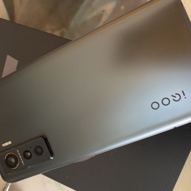 iqoo5皓影黑12128g120hz柔性屏高通骁龙865超导vc液态散热全网通版5g