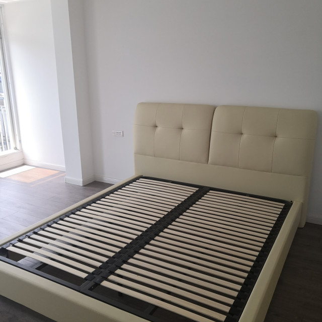 8米现代简约卧室实木床架 米兰软床