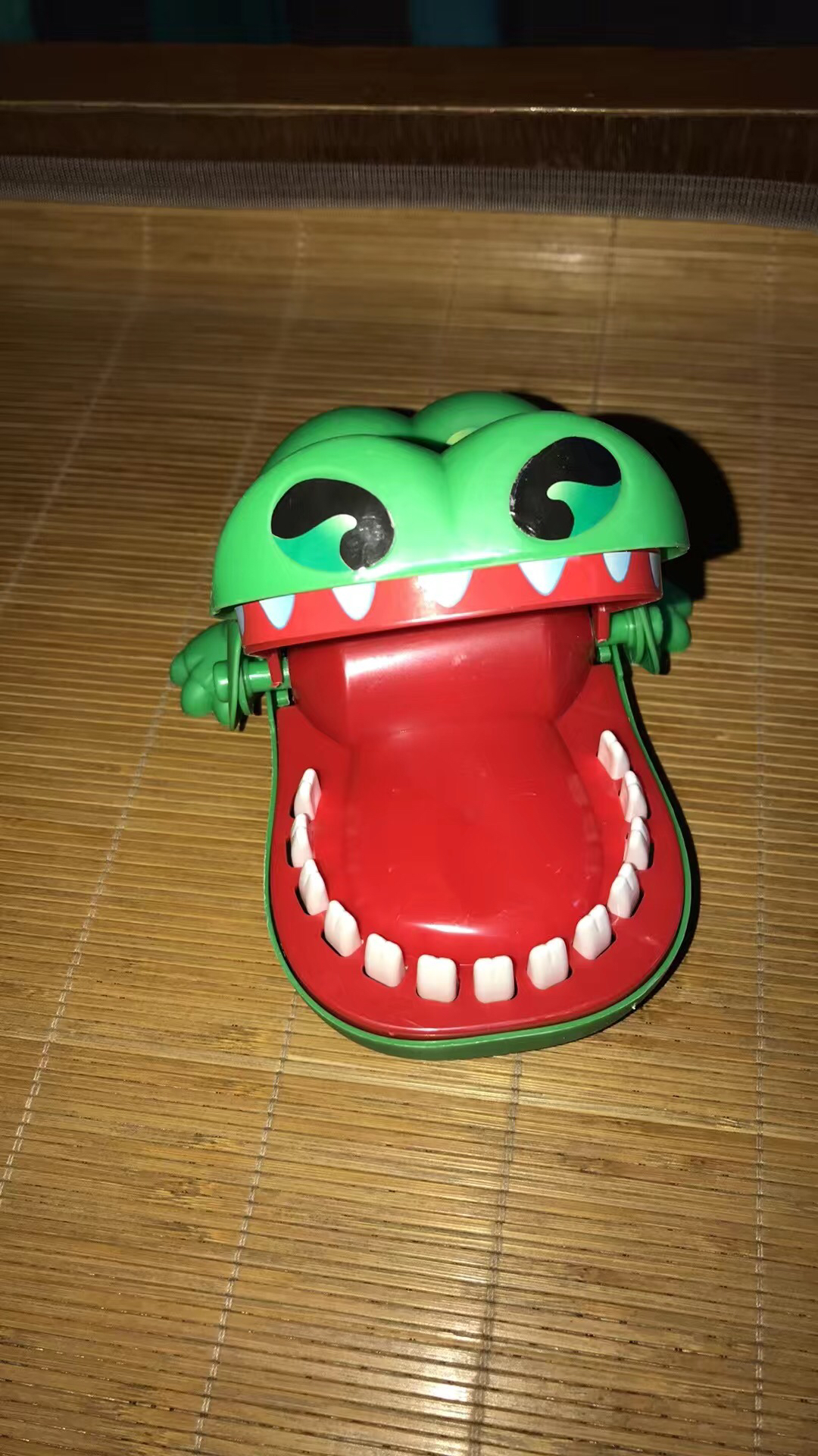 大手牵小手 儿童鳄鱼咬手指玩具鲨鱼拔牙亲子游戏儿童整蛊人道具 鳄鱼