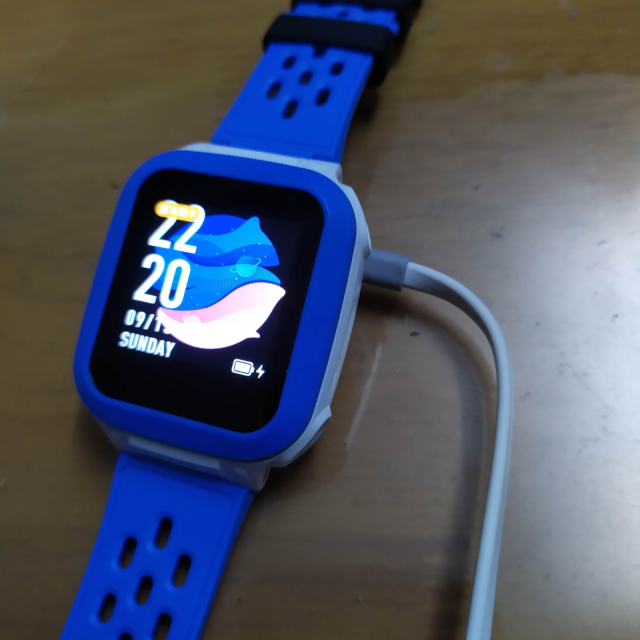小天才儿童电话手表y06海蓝 防水gps定位智能手表 移动2g学生儿童手表