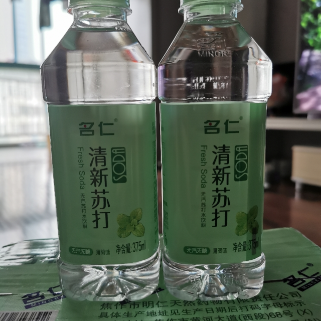 名仁苏打水瓶子图片