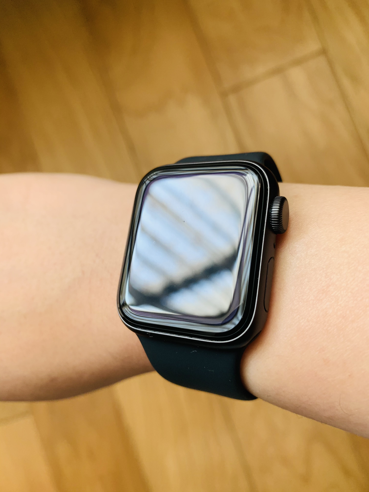 apple watch se 40毫米 gps版 深空灰色鋁金屬錶殼 黑色運動錶帶 智能