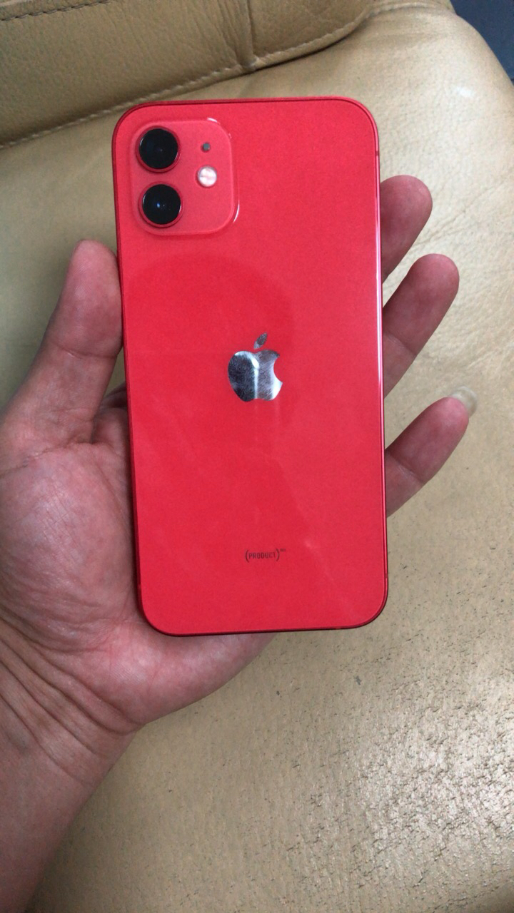 iphone12红色后面字母图片