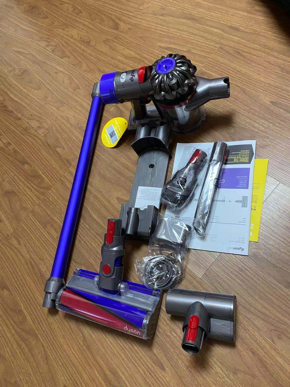 戴森(dyson)无绳吸尘器 v7 fluffy  20分钟地面续航 扫地机 整机过滤