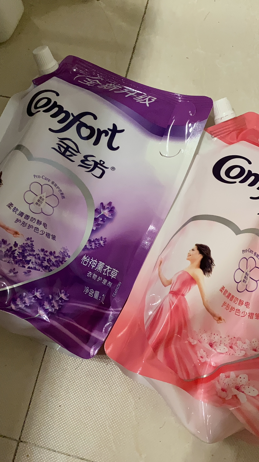 金纺衣物护理剂柔顺剂护衣柔软防静电900ml带嘴立袋装1l补充装怡神