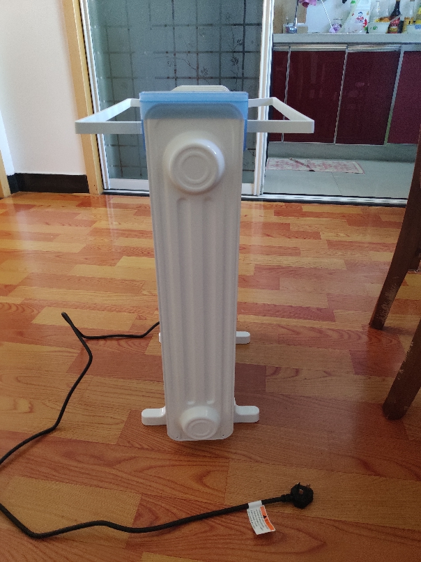 美的油汀立式取暖器2200W 13片加热片带加湿盒和衣架设计暖意十足晒单图