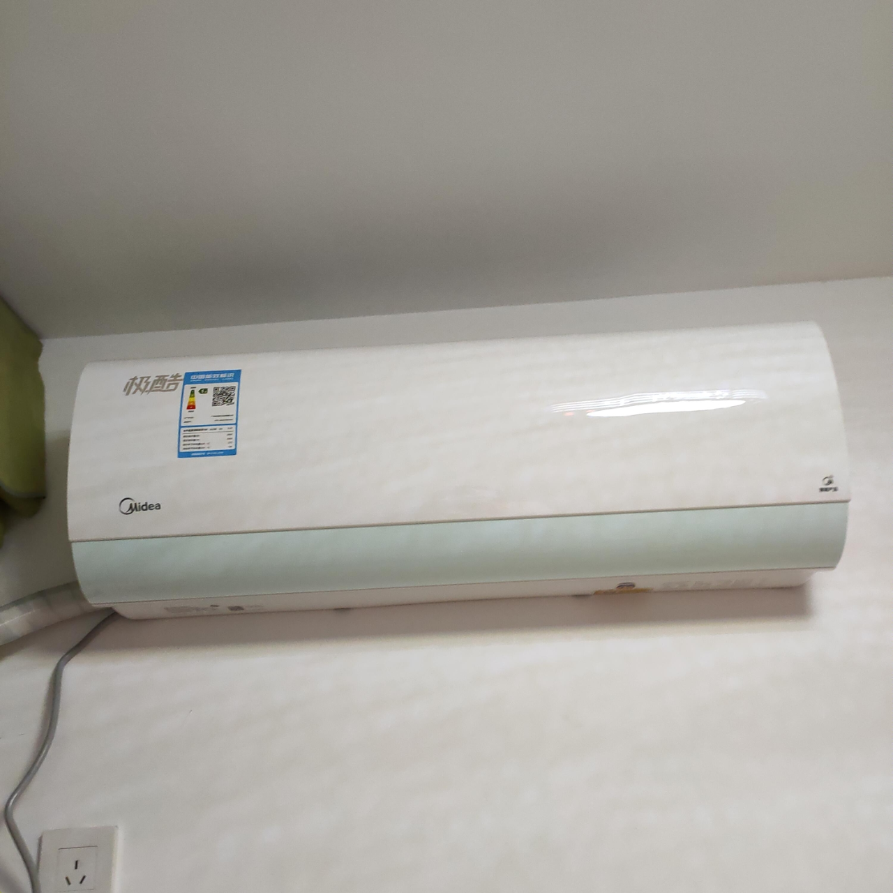 美的(midea)新1级能效 极酷 大1匹 变频智能家用挂机冷暖空调 静音