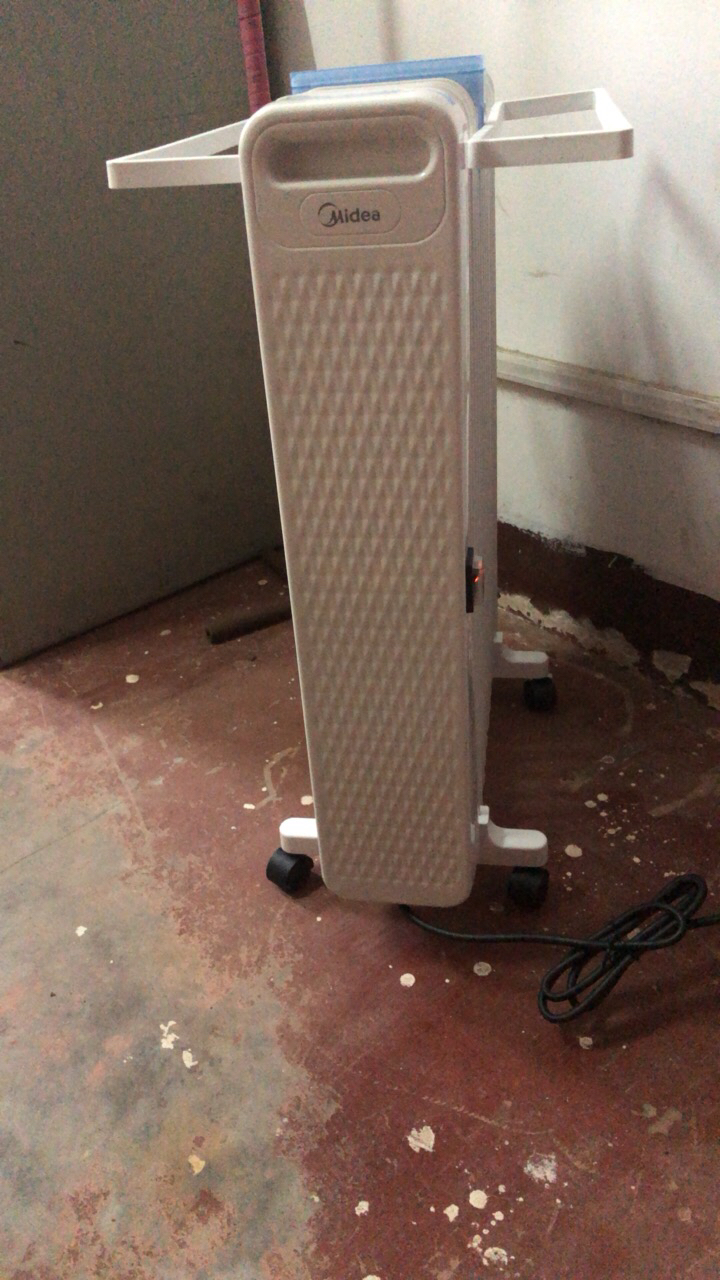 美的油汀立式取暖器2200W 13片加热片带加湿盒和衣架设计暖意十足晒单图