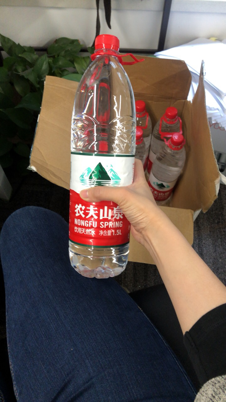 农夫山泉饮用天然水1.5l