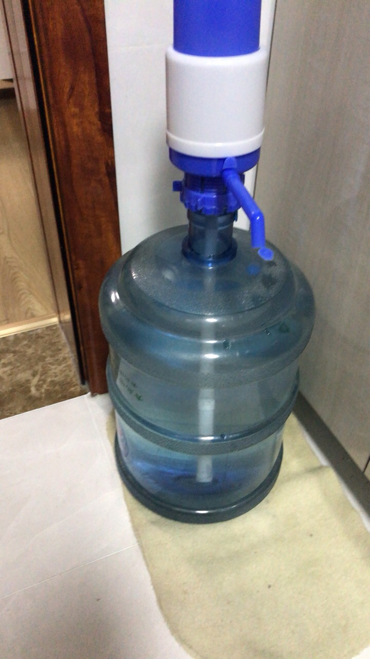 水手压式桶装纯净水抽水器水桶按压抽水饮水机压水泵家用吸水出水器